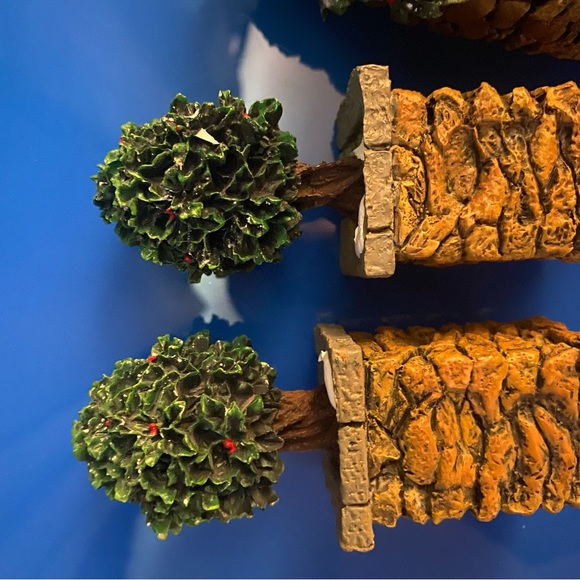 Dept 56 Stone Corner Posts with Holly Tree And Stone Archway - Picture 6 of 11